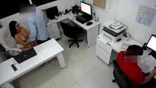 martinasmith a csöcsös leányzó az irodában közösül a munkatársával