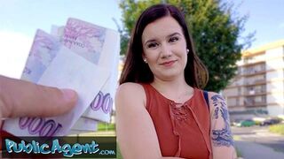 Izgató kicsike Eliss meztelenül pózol amatőr fotózáson