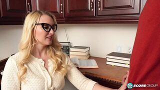 Csábító 40-es Julia Robbie és a tini pasi