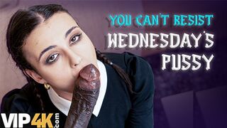 Lispy wednesday kamatolyta a nevelő apa hatalmas faszát mint egy igazi kutyaként