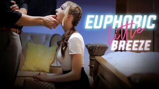 Cuki fiatal Breezy Bri kinky hangulatban csábítja a nevelő atyja barátját vadító alsóruhában