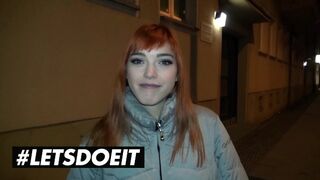 Lullu Gun és Anny Aurora megosztják a méretes fekete fazt kint a vadonban