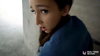 Carmen Rae kicsike bulkesza brutális dugásba keveredik a castingon