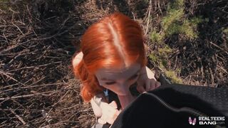 Gyönyörű vörös tinédzser Madi Collins kibelezi a puncáját és keményen megdugja a méretes pénisze
