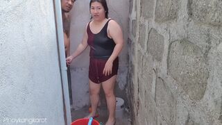 Filipina bige kinti fürdés közben keményen meghágva