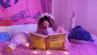 Apró zsenge szukát teleélvezik a tökéletes seggén