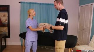 Világos Szőke fiatal brutális boldog befejezést kínál ügyfelének a Nookiesnál
